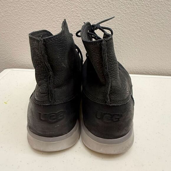 UGG Chukka Boots Mens Size 13 Freamon Black Sleek Design Leather Lace Up
